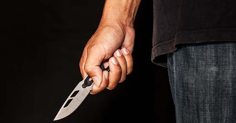 വീടിന് മുന്നിൽ നിന്ന് അസഭ്യം പറഞ്ഞതിനെ ചോദ്യം ചെയ്തു;  മദ്യപസംഘം മൂന്ന് പേരെ കുത്തിപ്പരിക്കേൽപിച്ചു