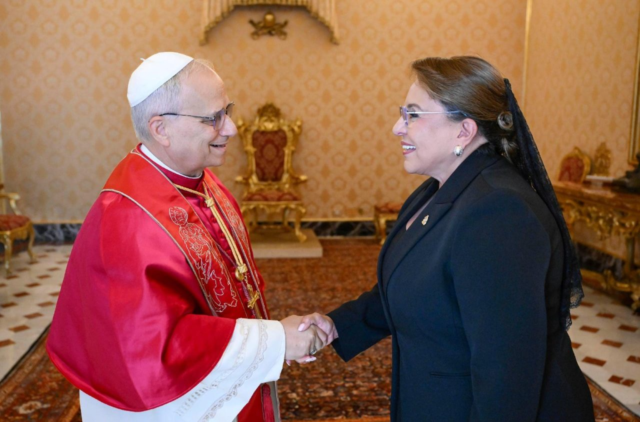 ഹൊണ്ടൂരാസിൻറെ രാഷ്ട്രപതി പാപ്പായെ സന്ദർശിച്ചു