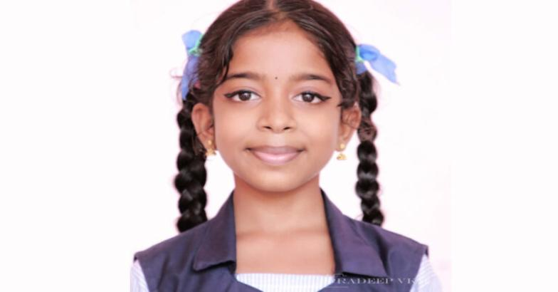 തെരുവ് നായ കുറുകെ ചാടിയതിനെ തുടർന്ന് ഓട്ടോ മറിഞ്ഞ് അപകടം; വിദ്യാർത്ഥിനിക്ക് ദാരുണാന്ത്യം