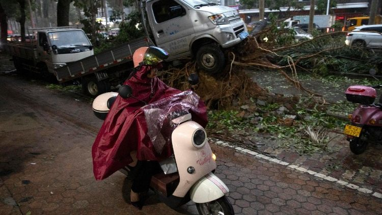 പ്രകൃതി ദുരന്ത ബാധിതരായ ഏഷ്യൻ ജനതയ്ക്കു പാപ്പായുടെ പ്രാർത്ഥനകൾ
