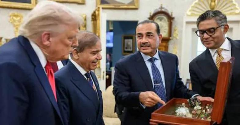 തുടക്കം മുതൽ ഞങ്ങൾക്കൊപ്പം...’; പാക്കിസ്ഥാൻ പ്രധാനമന്ത്രിയെയും സൈനിക മേധാവിയെയും പ്രശംസിച്ച് ട്രംപ്