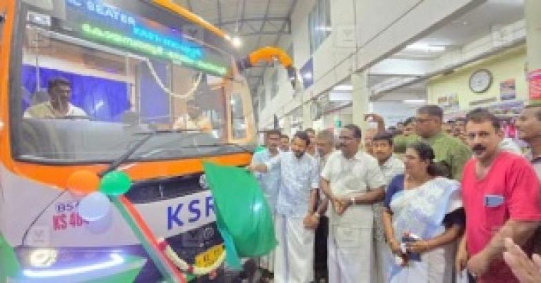 സജീവമായി രാഹുല്‍ മാങ്കൂട്ടത്തില്‍; വിവാദങ്ങൾക്കു പിന്നാലെ ആദ്യ പൊതുപരിപാടിയിൽ, അറിഞ്ഞില്ലെന്ന് ഡിവൈഎഫ്ഐ