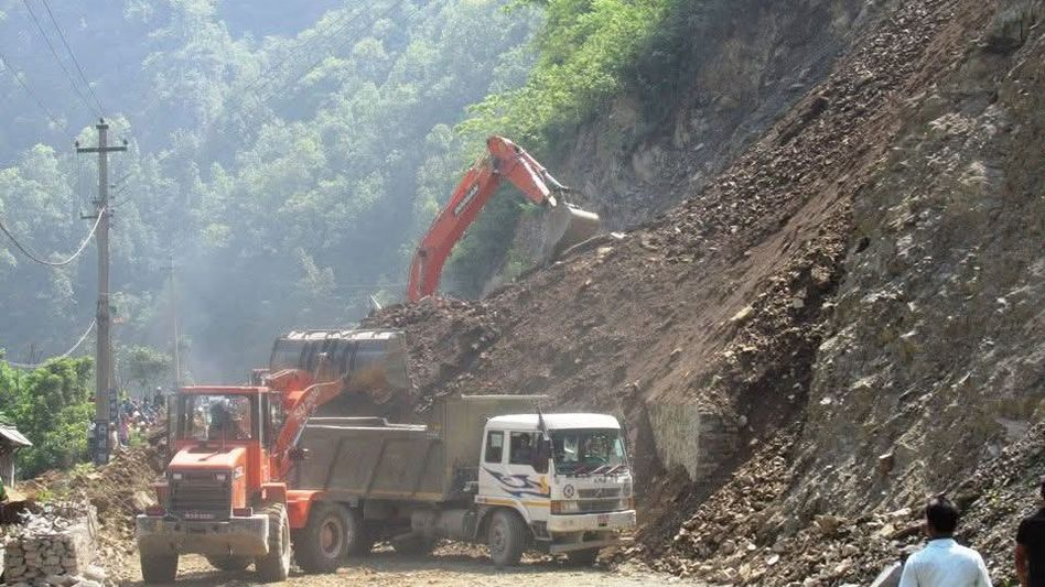 നേപ്പാളിൽ കനത്ത മഴ: മണ്ണിടിച്ചിലിൽ 47 മരണം; നിരവധി പേരെ കാണാതായി, റോഡുകളും പാലങ്ങളും ഒലിച്ചുപോയി