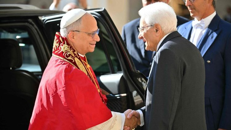 പാപ്പാ: സങ്കീർണ്ണ വെല്ലുവിളികൾക്ക് പങ്കുവയ്ക്കപ്പെടുന്ന പരിഹാരങ്ങൾ തേടണം