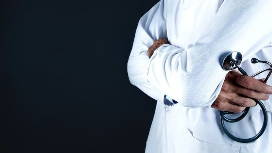 സർക്കാർ മെഡിക്കൽ കോളേജുകളിലെ ഒപി സേവനം ബഹിഷ്കരിച്ച് മുതിർന്ന ഡോക്ടർമാർ