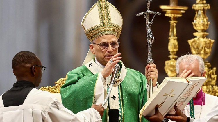 സഭയിൽ ആരും ആജ്ഞാപിക്കുവാൻ വിളിക്കപ്പെടുന്നില്ല, മറിച്ച് ഏവരും സേവനത്തിനായി വിളിക്കപ്പെട്ടിരിക്കുന്നു: പാപ്പാ