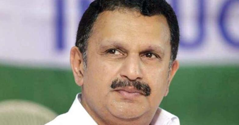 പിണറായി ആണോ രാഹുലിനെ ഒളിപ്പിച്ചിരിക്കുന്നത് എന്നാണ്  സംശയം; കെ മുരളീധരൻ