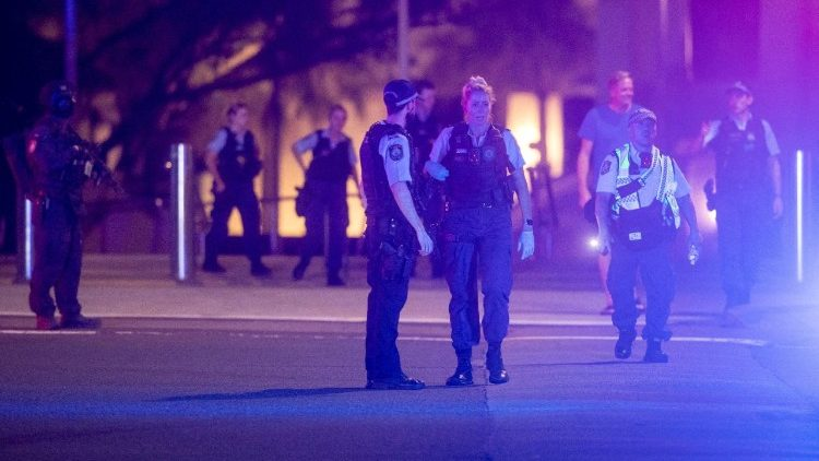 At least eleven killed in Australia shooting during Jewish festival