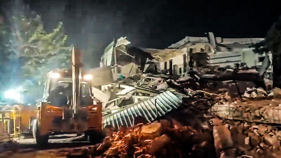 ഡൽഹി ബുൾഡോസർ ആക്ട്: അഞ്ച് പേർ അറസ്റ്റിൽ, സമാജ്‌വാദി എംപിയെ സംഭവസ്ഥലത്ത് കണ്ടതായി പോലീസ്