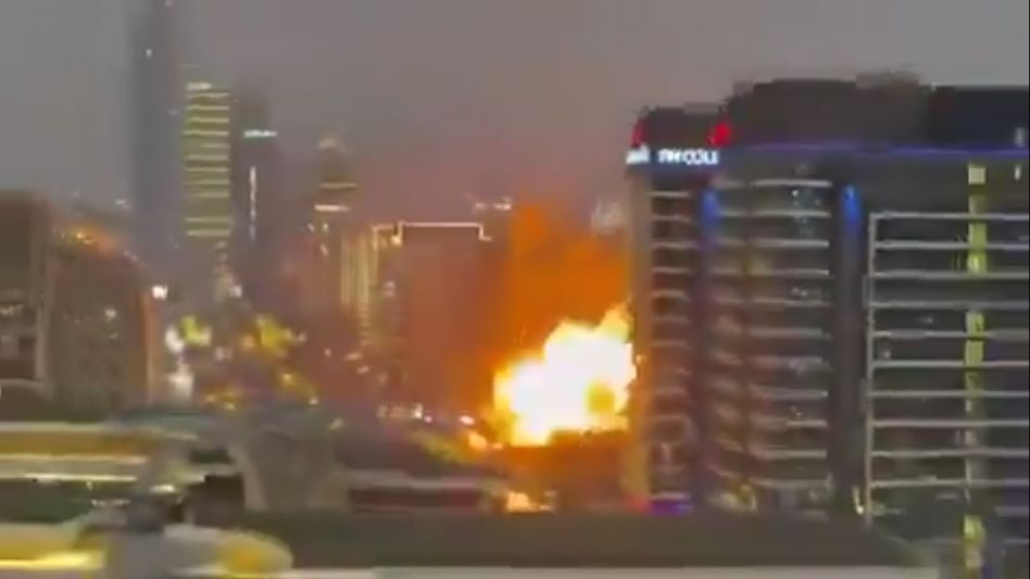  ഇറാൻ മിസൈൽ ആക്രമണത്തിൽ ദുബായ് വിമാനത്താവളവും ബുർജ് അൽ അറബ് ഹോട്ടലും തകർന്നു