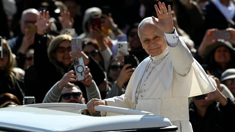 Pope at Audience: 'Every baptized person is to bear consistent witness to Christ'