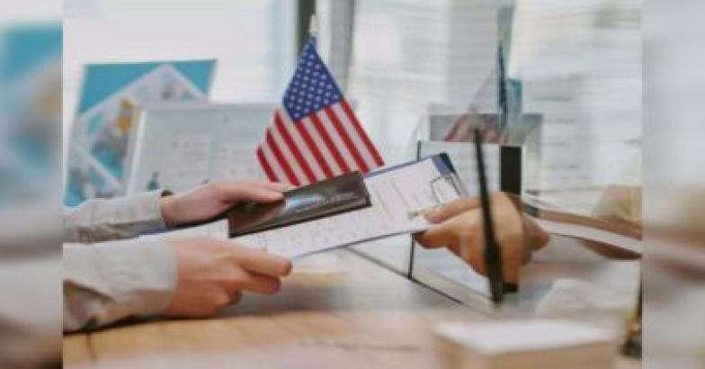 അമേരിക്കൻ വിസാ ചട്ടങ്ങൾ കടുപ്പിച്ച് ഡൊണാൾഡ് ട്രംപ്; ഇന്ത്യക്കാർക്കും ചൈനക്കാർക്കും തിരിച്ചടി, പുതിയ നിയന്ത്രണങ്ങൾ പ്രഖ്യാപിച്ചു