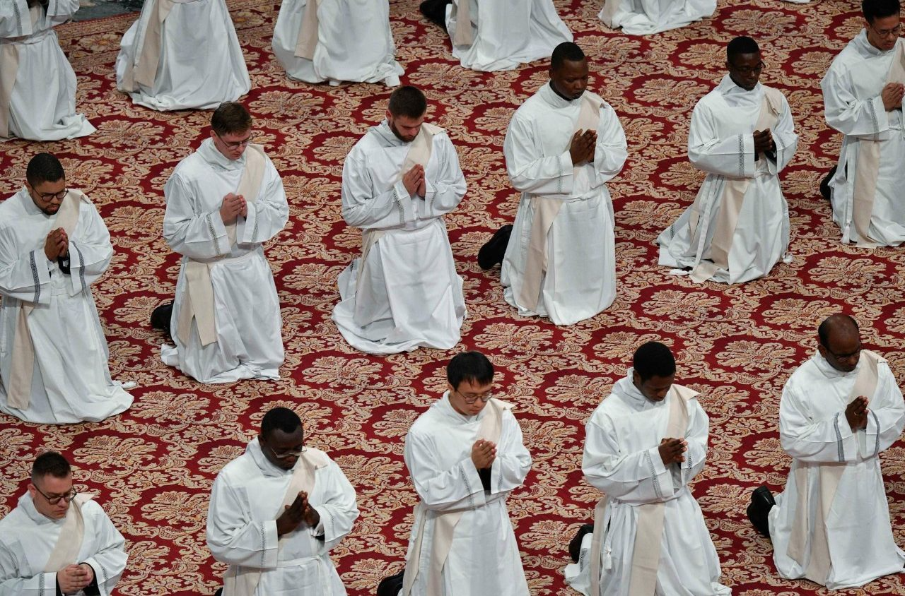 Pope Leo to wash the feet of 12 Roman priests on Holy Thursday