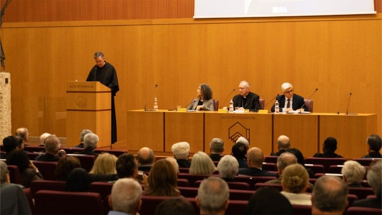 “Free under Grace,” a book to get to know Prevost in dialogue with the world