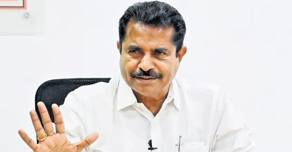 തെരുവ് യുദ്ധം അവസാനിപ്പിക്കണം, അണികളെ നേതാക്കൾ നിയന്ത്രിക്കണം: അടൂർ പ്രകാശ്