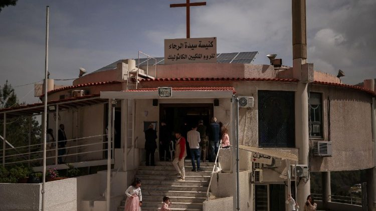 Pope prays for Christians in China and Middle East