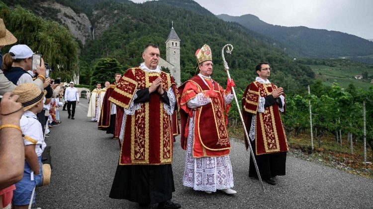 Excommunication decreed for Lefebvrite episcopal ordinations