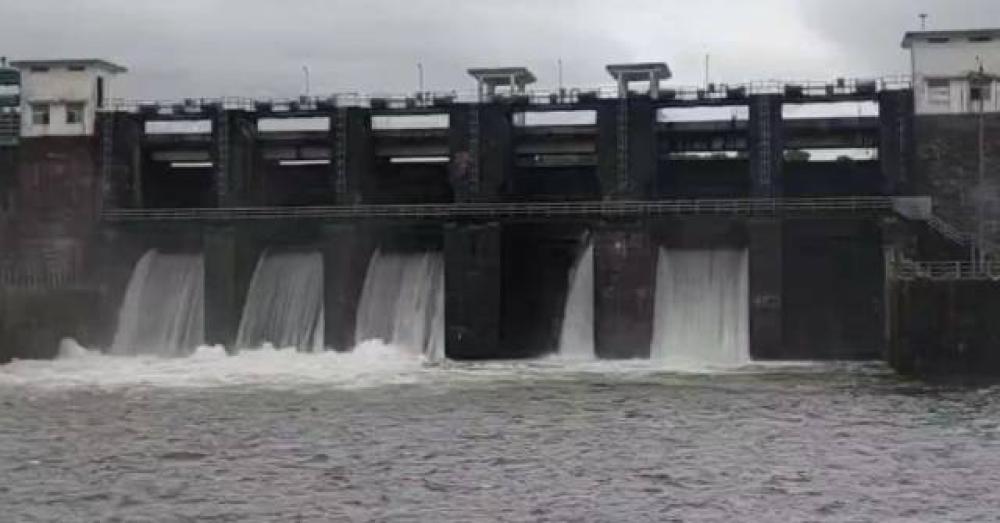 മലങ്കര ഡാമിൽ രാസമാലിന്യം കലർന്ന സംഭവം; പ്ലൈവുഡ് ഫാക്ടറി അടച്ചുപൂട്ടാൻ ഉത്തരവ്