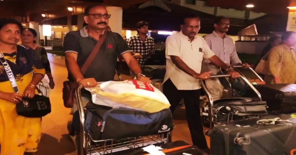 ക്ഷേത്ര ദർശനത്തിനായി വണ്ടി നിർത്തിയത് രക്ഷയായി