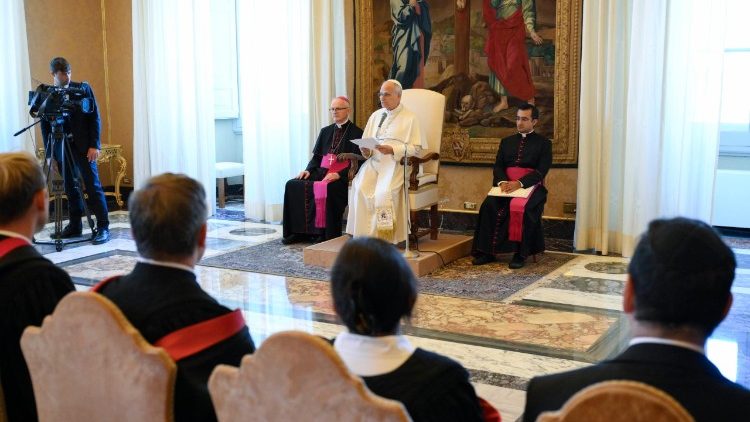 Pope to Oxford’s Oriel College: Seek truth, promote integral anthropology