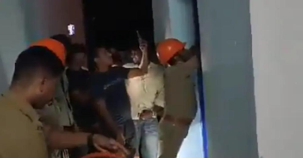 പവര്‍കട്ട് സമയത്ത് യുവാവ് ലിഫ്റ്റില്‍ കുടുങ്ങി; രക്ഷകരായി ഫയര്‍ഫോഴ്‌സ്