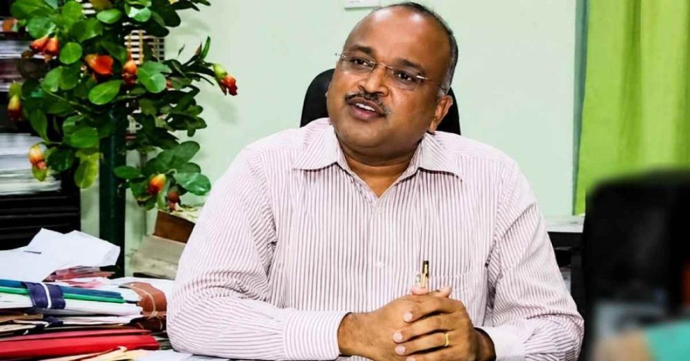രാജി പിൻവലിച്ച് സർവീസിൽ തുടരാൻ അനുവദിക്കണമെന്നാവശ്യപ്പെട്ട് കശുവണ്ടി വികസന കോർപറേഷൻ അഴിമതിക്കേസ് പ്രതി കെ.എ രതീഷ് ഹൈക്കോടതിയിൽ