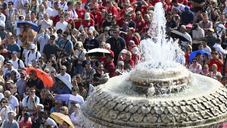 Pope: May we pray for the intercession of the Virgin Mary for world peace
