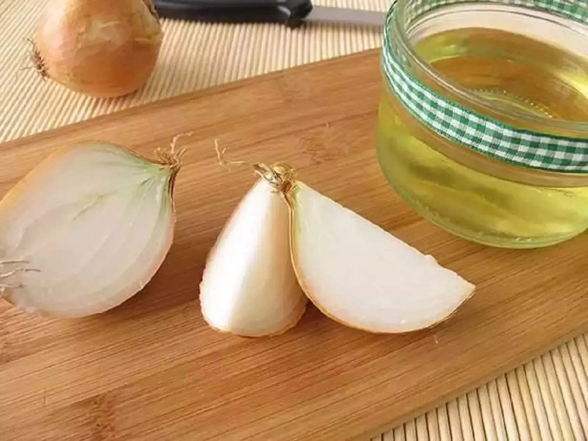 Onion Oil For Hair: കരുത്തുറ്റ മുടിയിഴകൾ വേണ്ടേ? എങ്കിൽ ഉപയോഗിച്ചോളൂ സവാള എണ്ണ - how to use onion oil to promote hair growth
