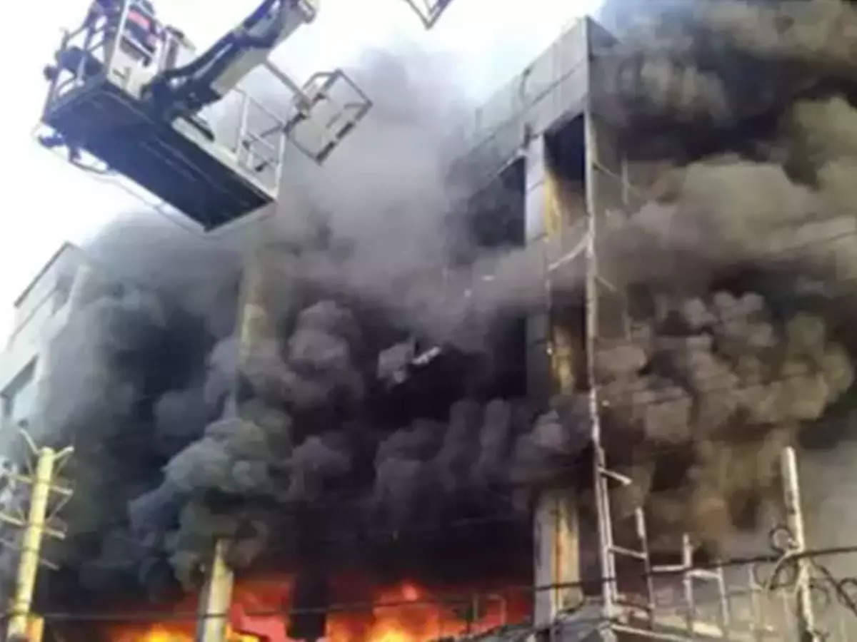 Delhi Fire: ഡൽഹിയിൽ വൻ തീപിടുത്തം; 26 പേർ വെന്തുമരിച്ചു; നിരവധിപ്പേർക്ക് പൊള്ളലേറ്റു - many dead and injured as fire breaks out near mundka metro station in west delhi