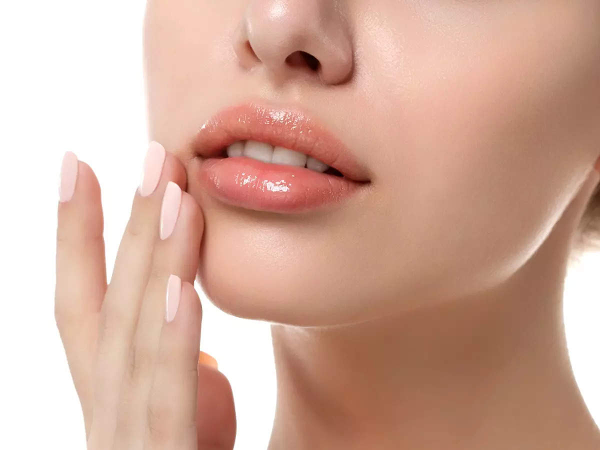 tips to get a pink lips: ചുണ്ടുകള്‍ക്ക് നിറം ലഭിക്കുവാന്‍ 6 പൊടികൈകള്‍ - ​ how to get a pink lips tips and remedies
