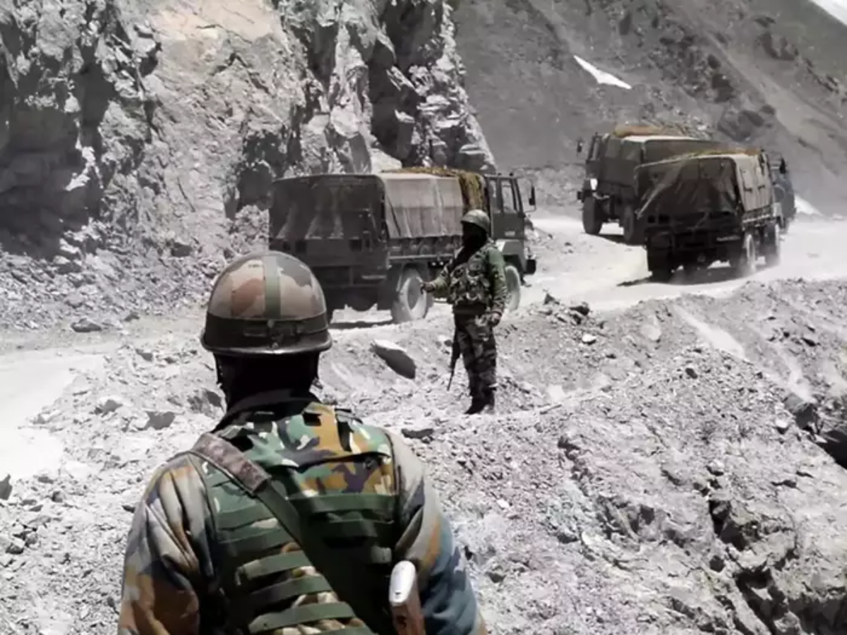 indian soldiers: ലഡാഖിൽ സൈനിക വാഹനം നദിയിലേക്ക് മറിഞ്ഞു; 7 സൈനികർ മരിച്ചു, ഒരാൾ മലയാളി - ladakh several soldiers dead after vehicle carrying 26 falls in shyok river