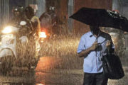rain alert in kerala, 13 ജില്ലകളിൽ ഇന്ന് കനത്ത മഴയും കാറ്റും ആഞ്ഞടിക്കും; യെല്ലോ അലേർട്ട്, മുന്നറിയിപ്പ് - yellow alert in many districts in kerala amid rain